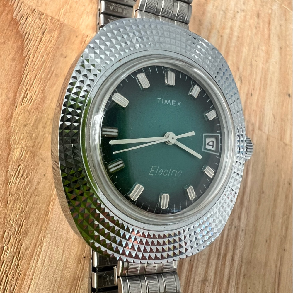Vintage timex ladies electric teal dial silver tone dress watch NEW BATTERY - Picture 3 of 10